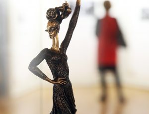 Скульптурный портрет балерины, созданный художником Виктором Митрошиным